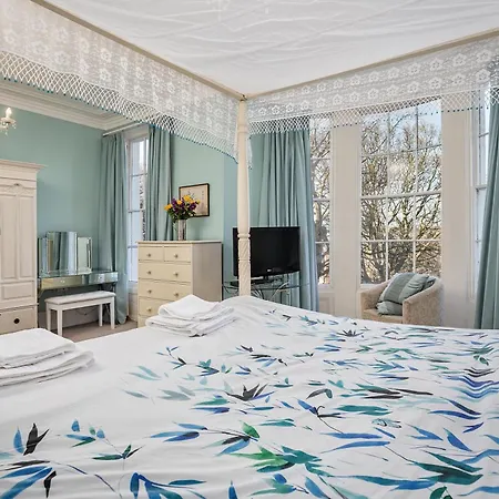 Kings House - 6 Bedroom 4 Bathroom Sleeps 12 Close To And Town *