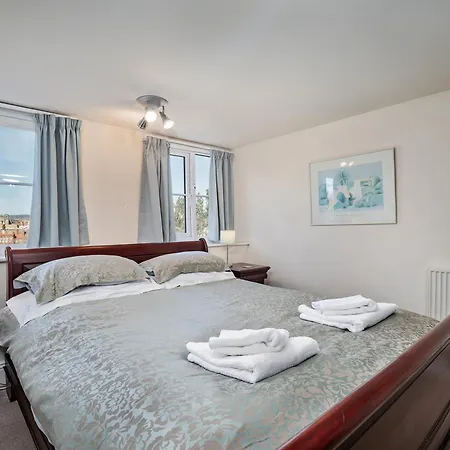 Kings House - 6 Bedroom 4 Bathroom Sleeps 12 Close To And Town * Scarborough