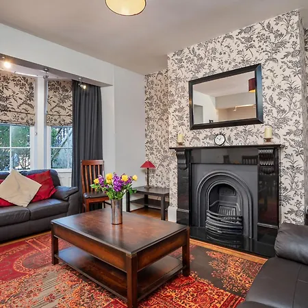 Kings House - 6 Bedroom 4 Bathroom Sleeps 12 Close To And Town *