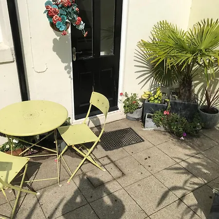 Kings House - 6 Bedroom 4 Bathroom Sleeps 12 Close To And Town Vakantiehuis *