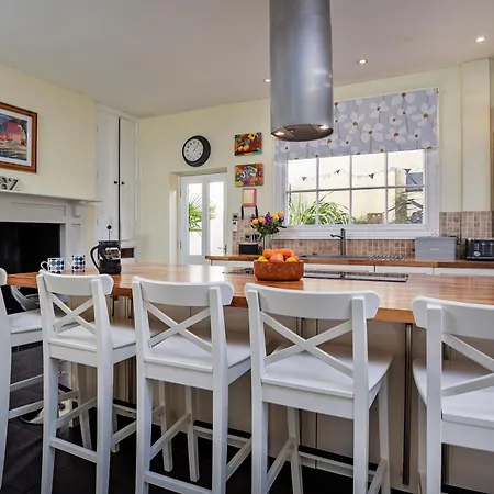 Kings House - 6 Bedroom 4 Bathroom Sleeps 12 Close To And Town Scarborough