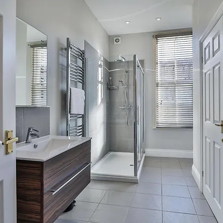 Vakantiehuis Kings House - 6 Bedroom 4 Bathroom Sleeps 12 Close To And Town