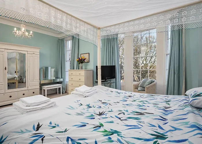 Kings House - 6 Bedroom 4 Bathroom Sleeps 12 Close To And Town *