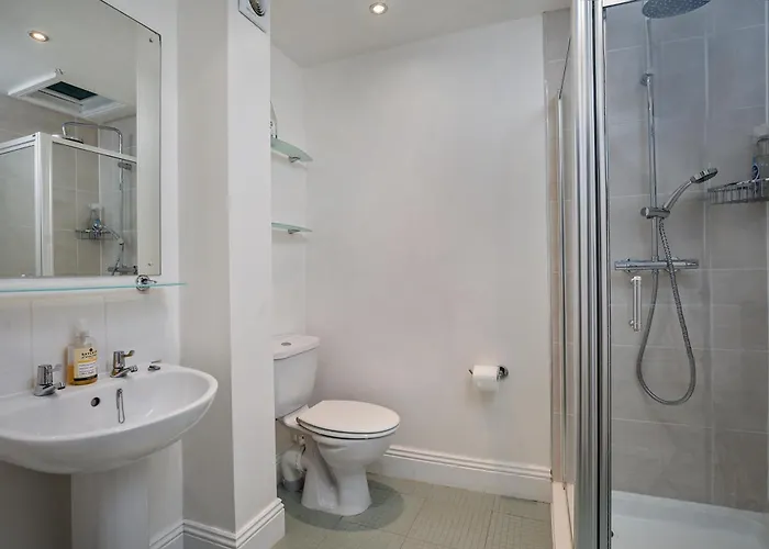 Kings House - 6 Bedroom 4 Bathroom Sleeps 12 Close To And Town *