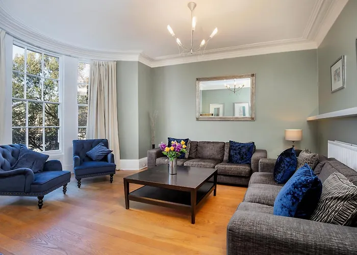 Kings House - 6 Bedroom 4 Bathroom Sleeps 12 Close To And Town *