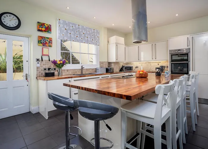 Dom wakacyjny Kings House - 6 Bedroom 4 Bathroom Sleeps 12 Close To And Town Scarborough