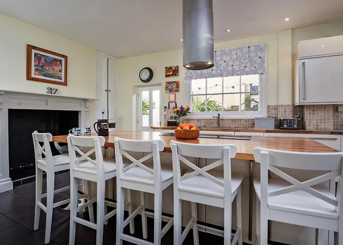 Kings House - 6 Bedroom 4 Bathroom Sleeps 12 Close To And Town Scarborough