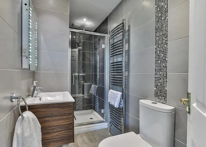 Kings House - 6 Bedroom 4 Bathroom Sleeps 12 Close To And Town * Scarborough