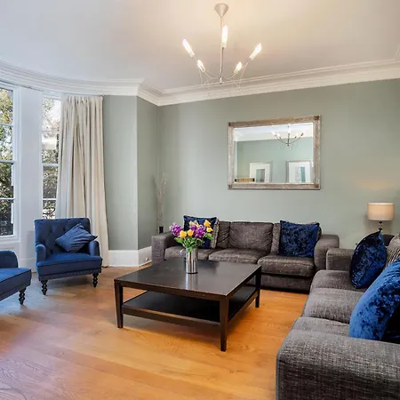 Kings House - 6 Bedroom 4 Bathroom Sleeps 12 Close To And Town *